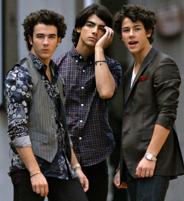 jonas-brothers-divas.jpg, 421 KB