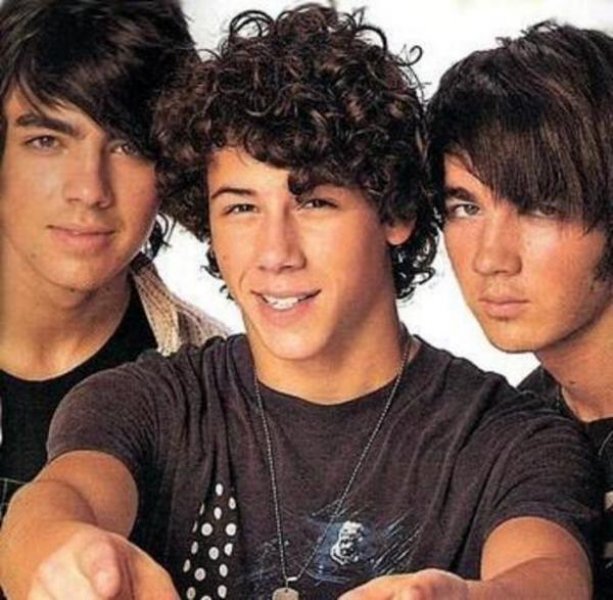 jonas_brothers_4a31a3b1c9290.jpg, 55 KB